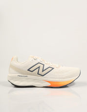 ZAPATILLAS NEW BALANCE W520L en color Blanco
