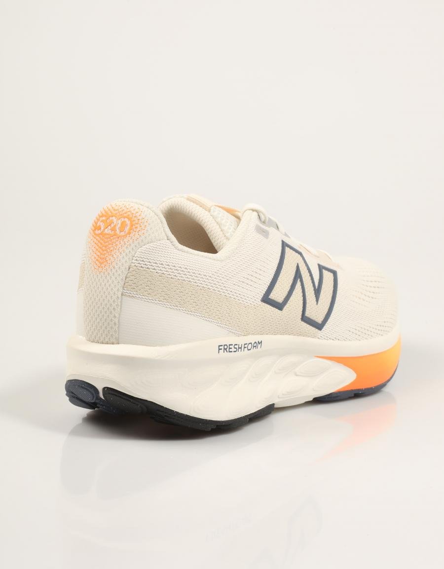 ZAPATILLAS NEW BALANCE W520L en color Blanco
