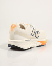 ZAPATILLAS NEW BALANCE W520L en color Blanco