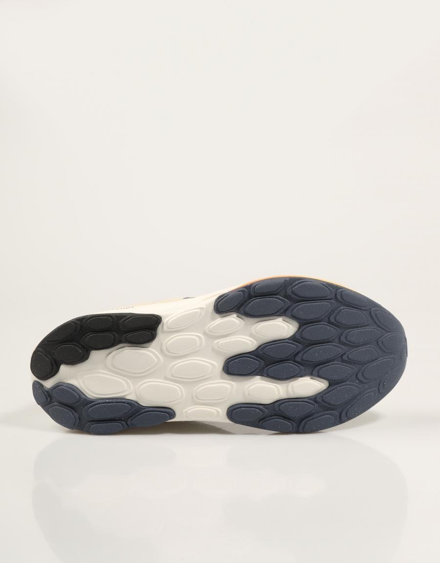 ZAPATILLAS NEW BALANCE W520L en color Blanco