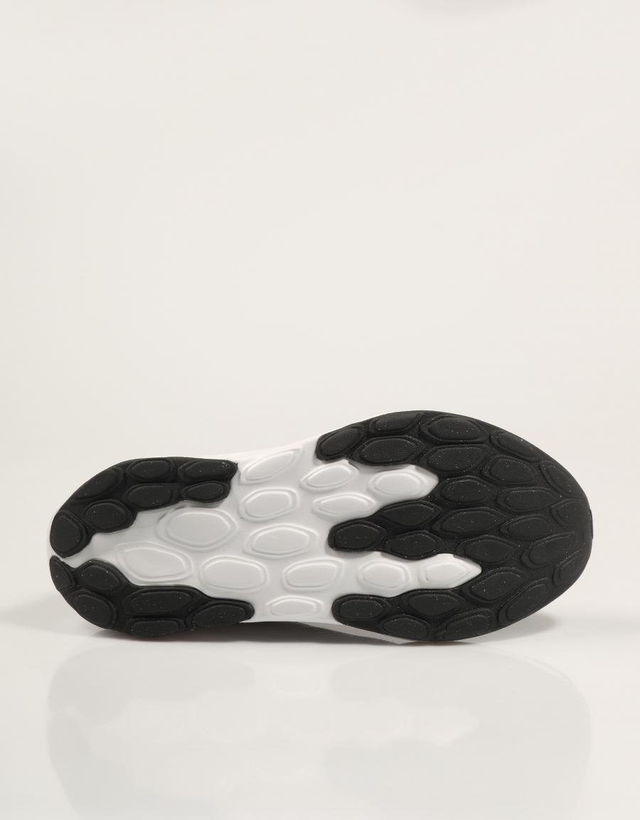 ZAPATILLAS NEW BALANCE W520L en color Negro