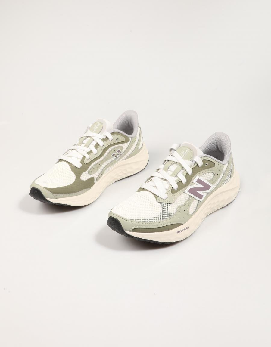 ZAPATILLAS NEW BALANCE WARIST ARISHI V4 en color Verde