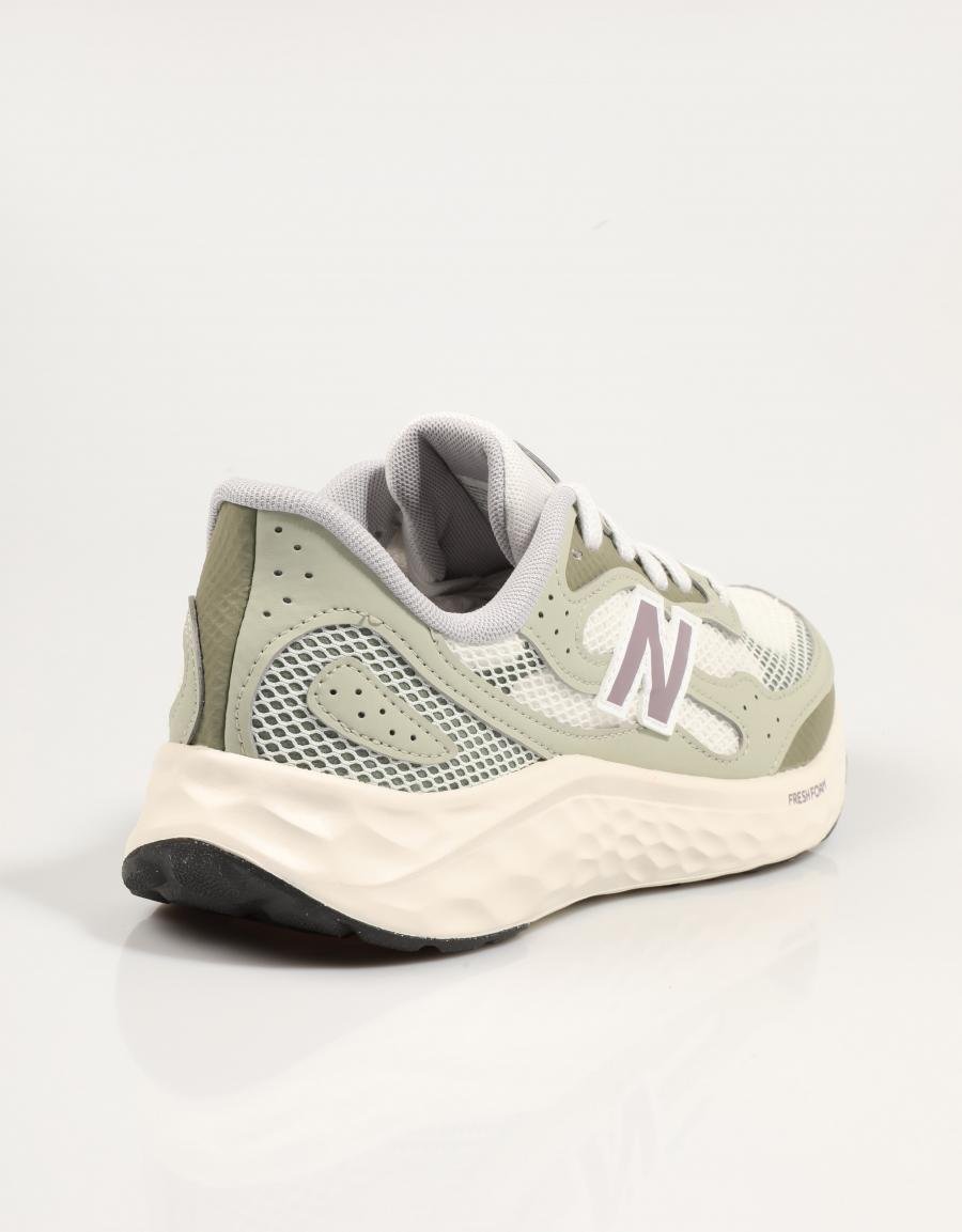 ZAPATILLAS NEW BALANCE WARIST ARISHI V4 en color Verde