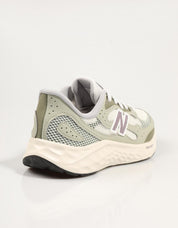 ZAPATILLAS NEW BALANCE WARIST ARISHI V4 en color Verde