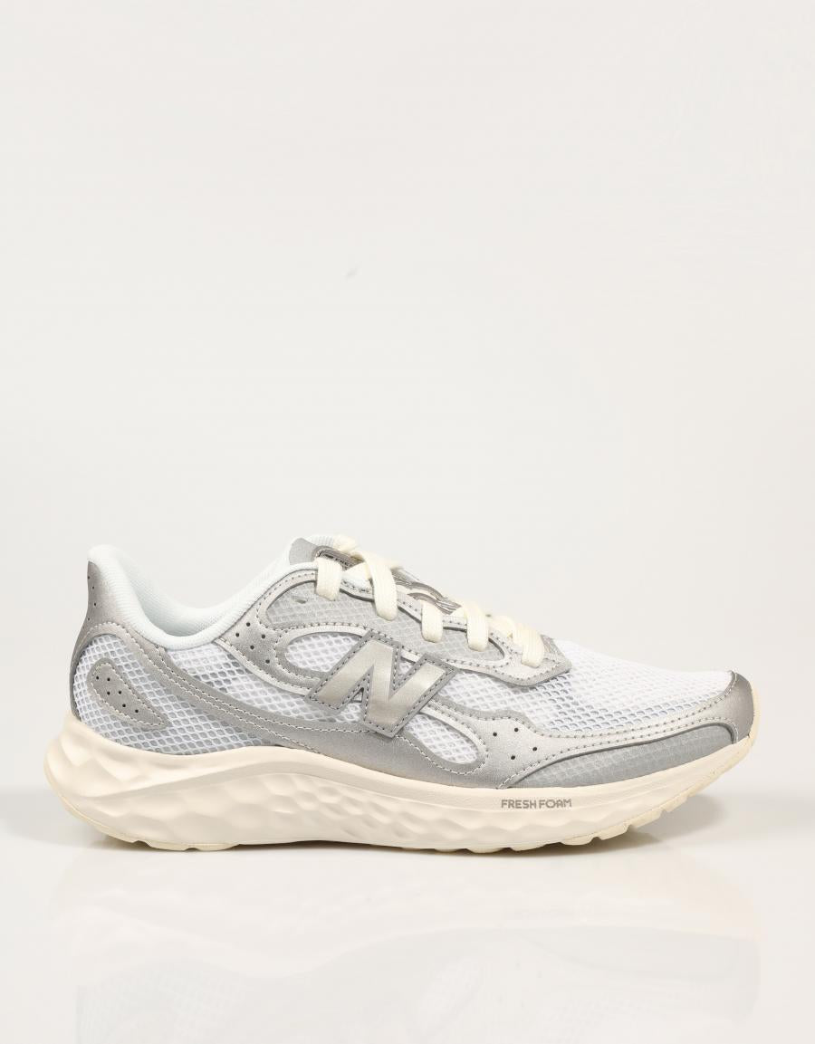 Sneakers NEW BALANCE Weniste Arishi V4 en gris