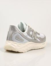 Sneakers NEW BALANCE Weniste Arishi V4 en gris