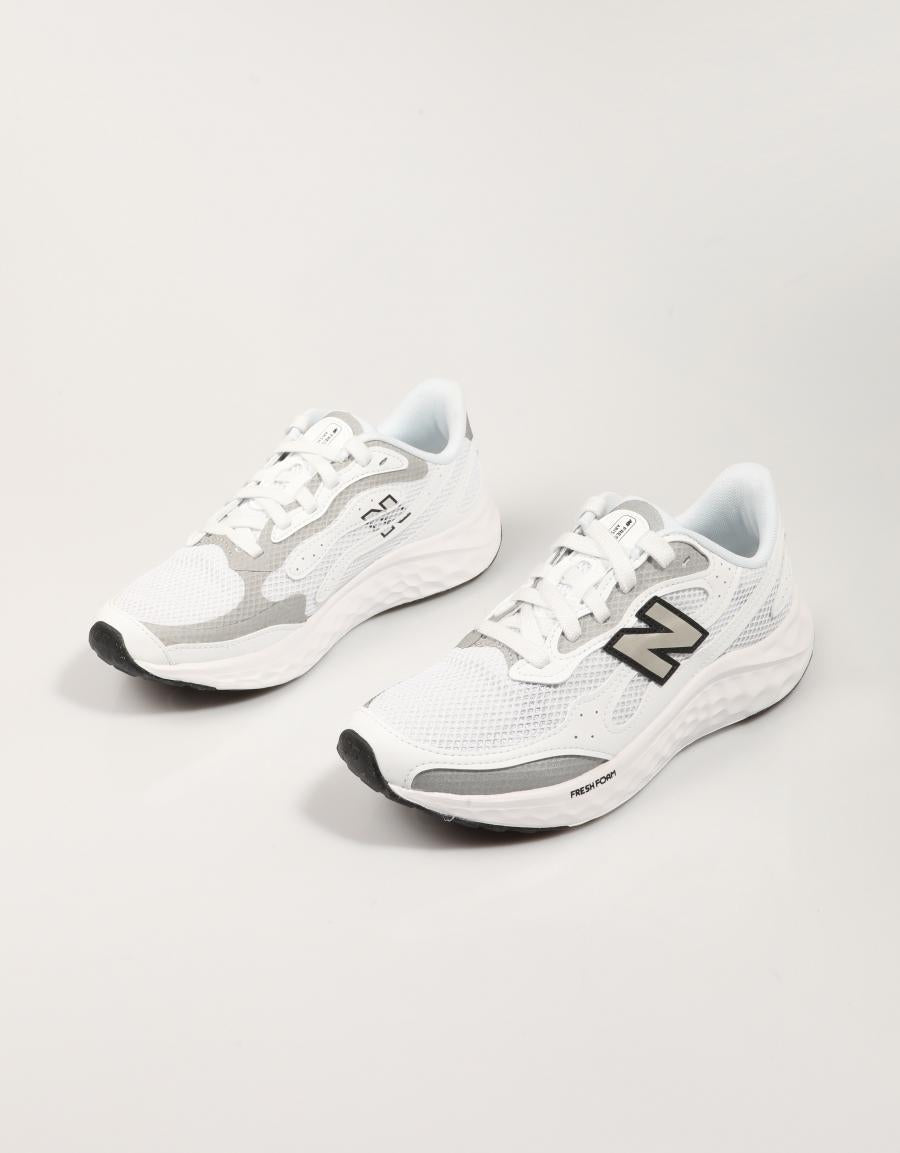 Sneaker NEW BALANCE Warist Arishi V4 in bianco