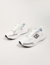 Sneaker NEW BALANCE Warist Arishi V4 in bianco