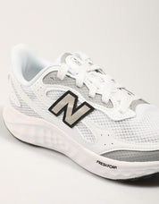 Sneaker NEW BALANCE Warist Arishi V4 in bianco