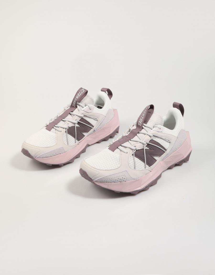 ZAPATILLAS NEW BALANCE WTTTRS TEKTREL en color Negro