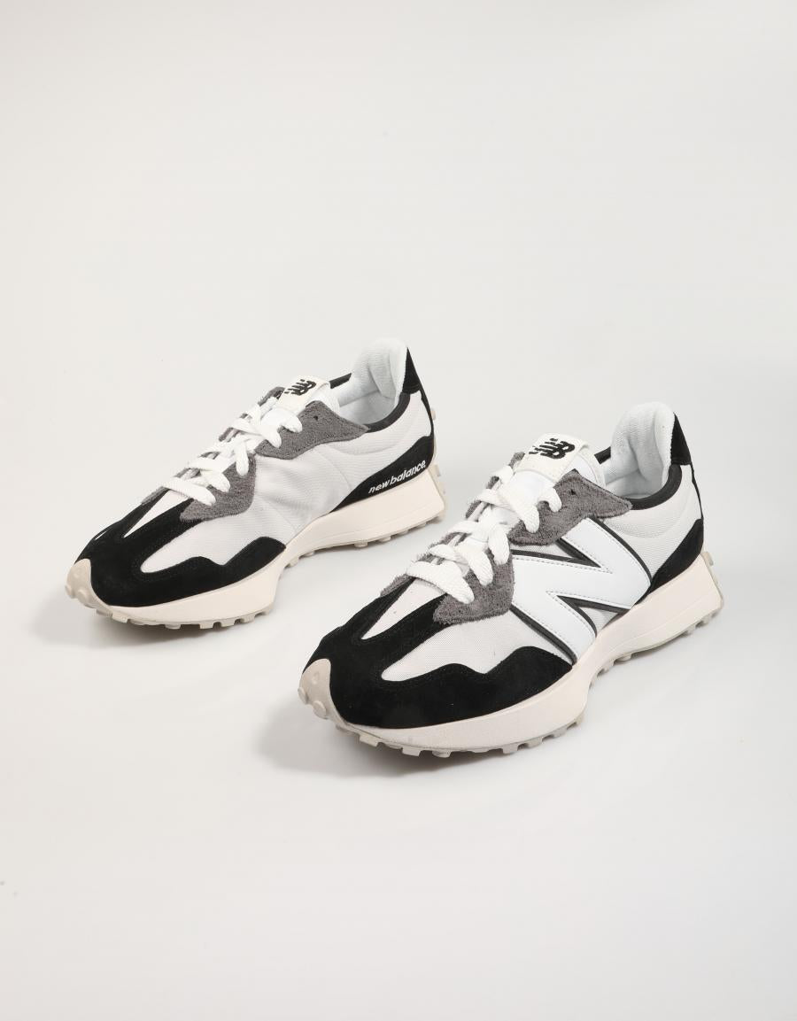 ZAPATILLAS NEW BALANCE U327 en color Negro