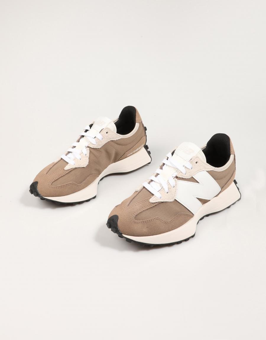 ZAPATILLAS NEW BALANCE U327 en color Cuero