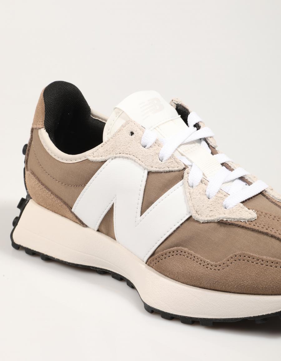 ZAPATILLAS NEW BALANCE U327 en color Cuero