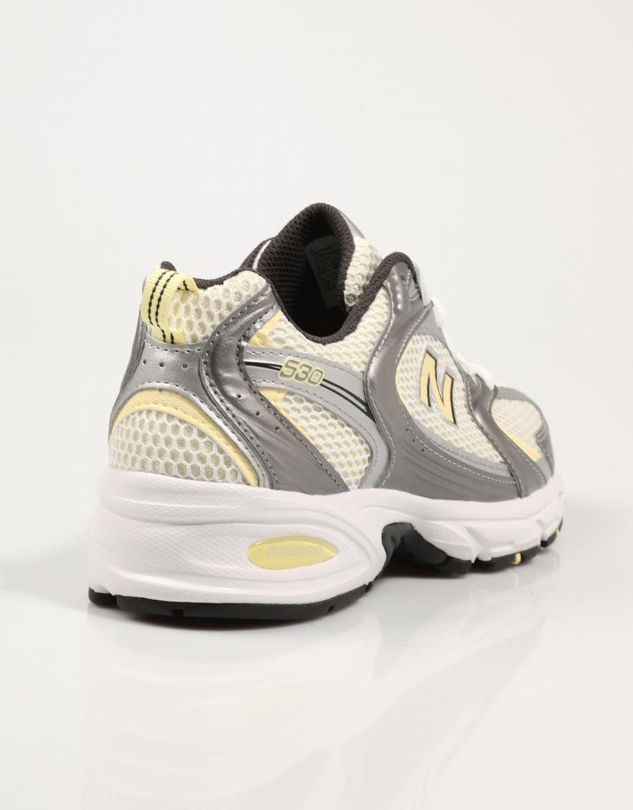 ZAPATILLAS NEW BALANCE U530 en color Blanco