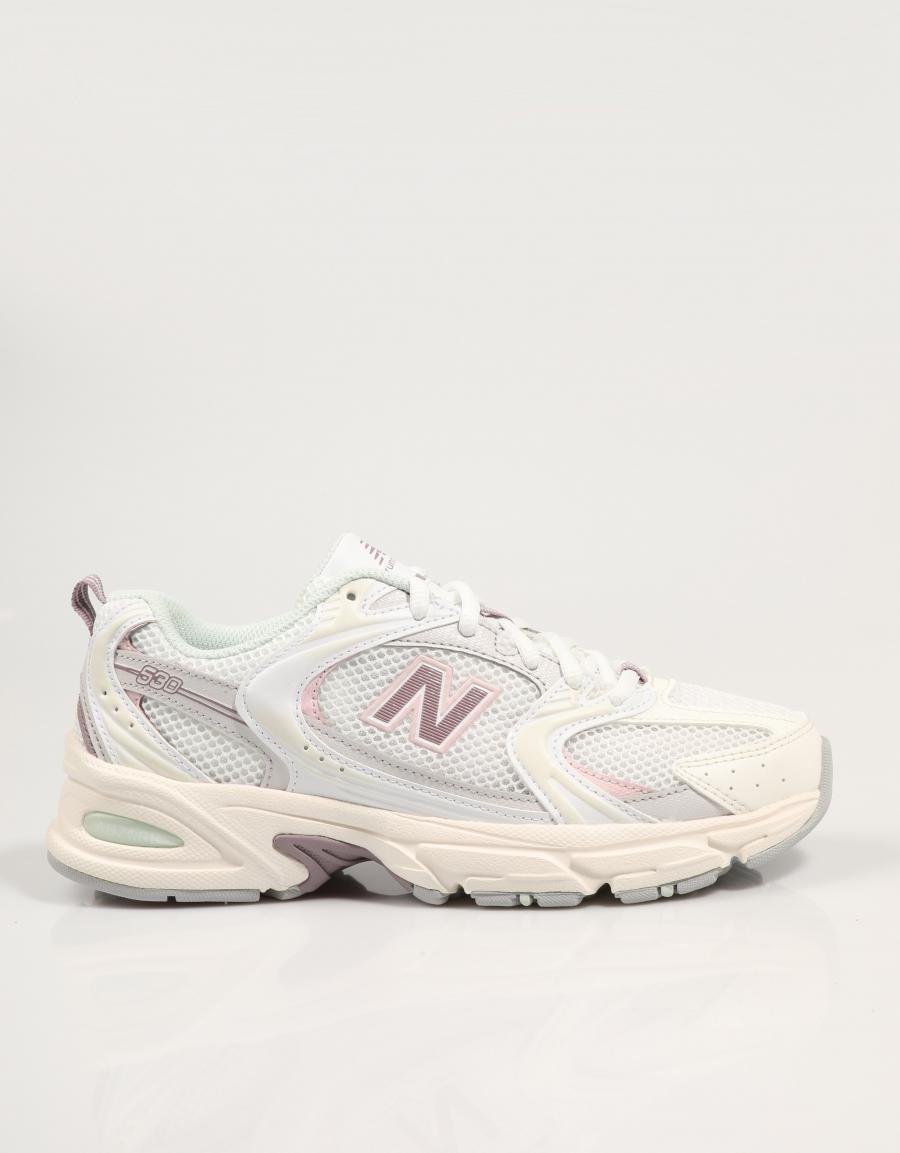 ZAPATILLAS NEW BALANCE U530 en color Blanco