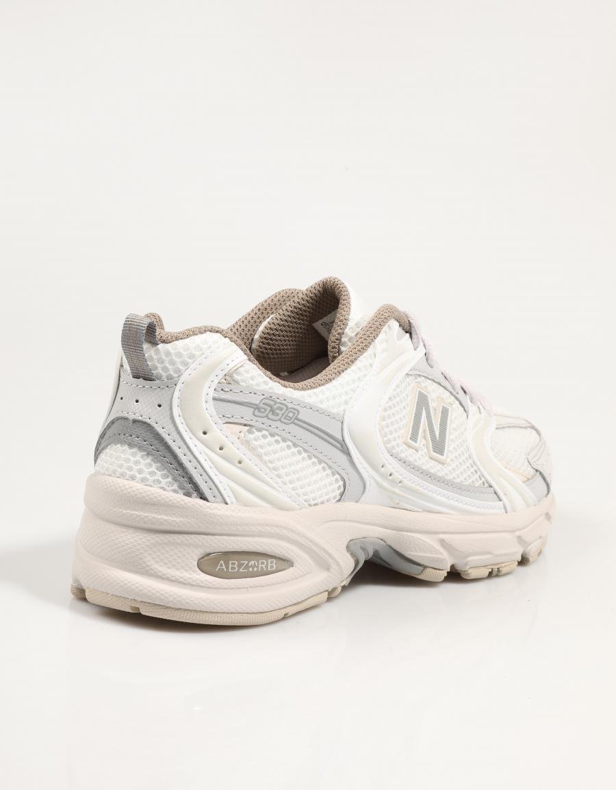 Tênis NEW BALANCE U530 em branco