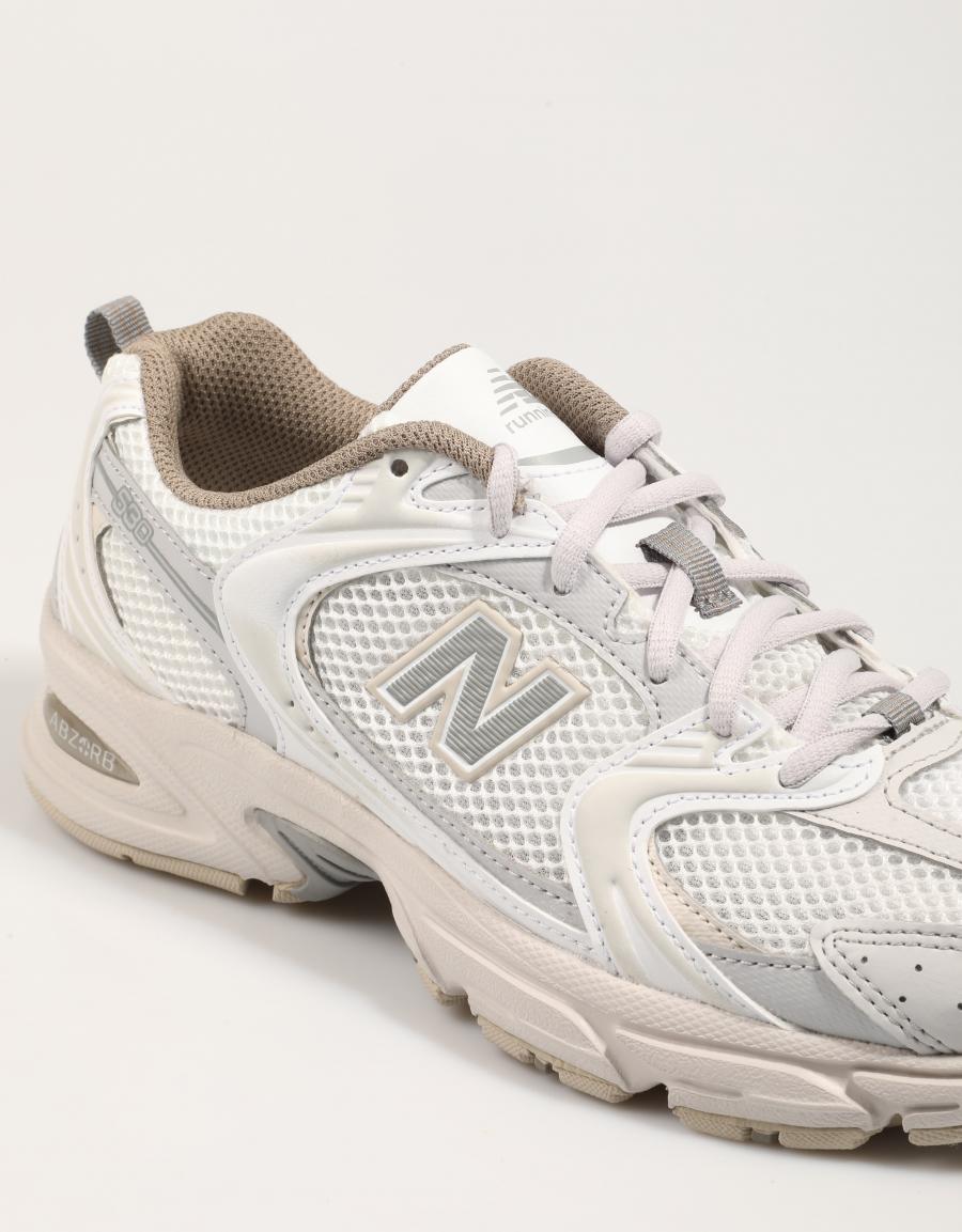 Tênis NEW BALANCE U530 em branco
