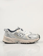 ZAPATILLAS NEW BALANCE GR530 en color Gris
