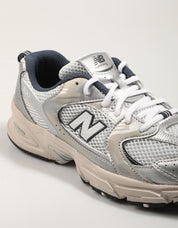 ZAPATILLAS NEW BALANCE GR530 en color Gris