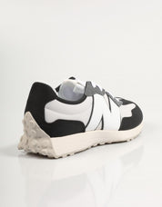 ZAPATILLAS NEW BALANCE GS327 en color Negro