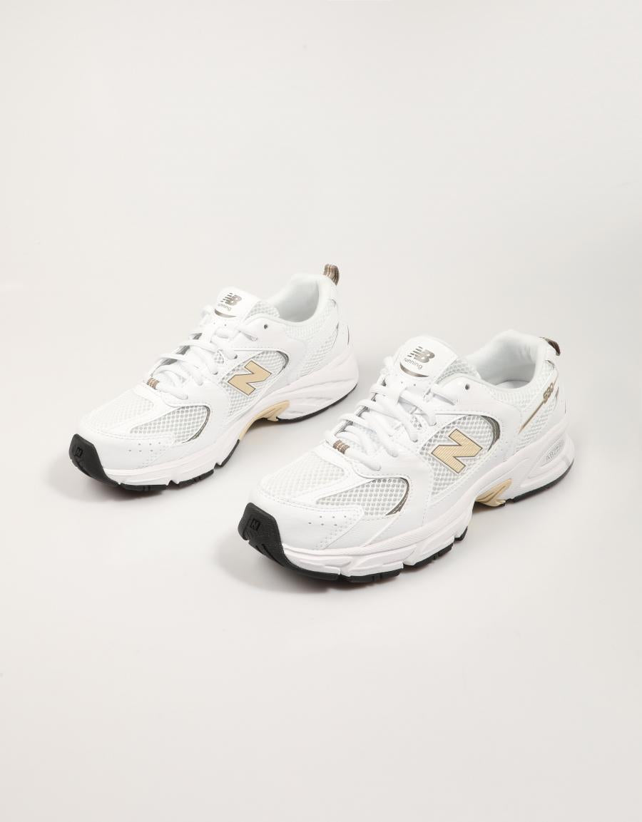 ZAPATILLAS NEW BALANCE GR530 en color Blanco