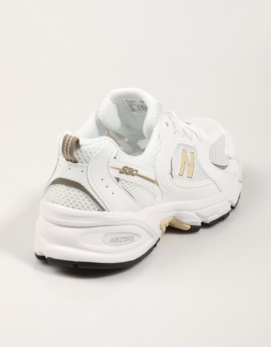 ZAPATILLAS NEW BALANCE GR530 en color Blanco
