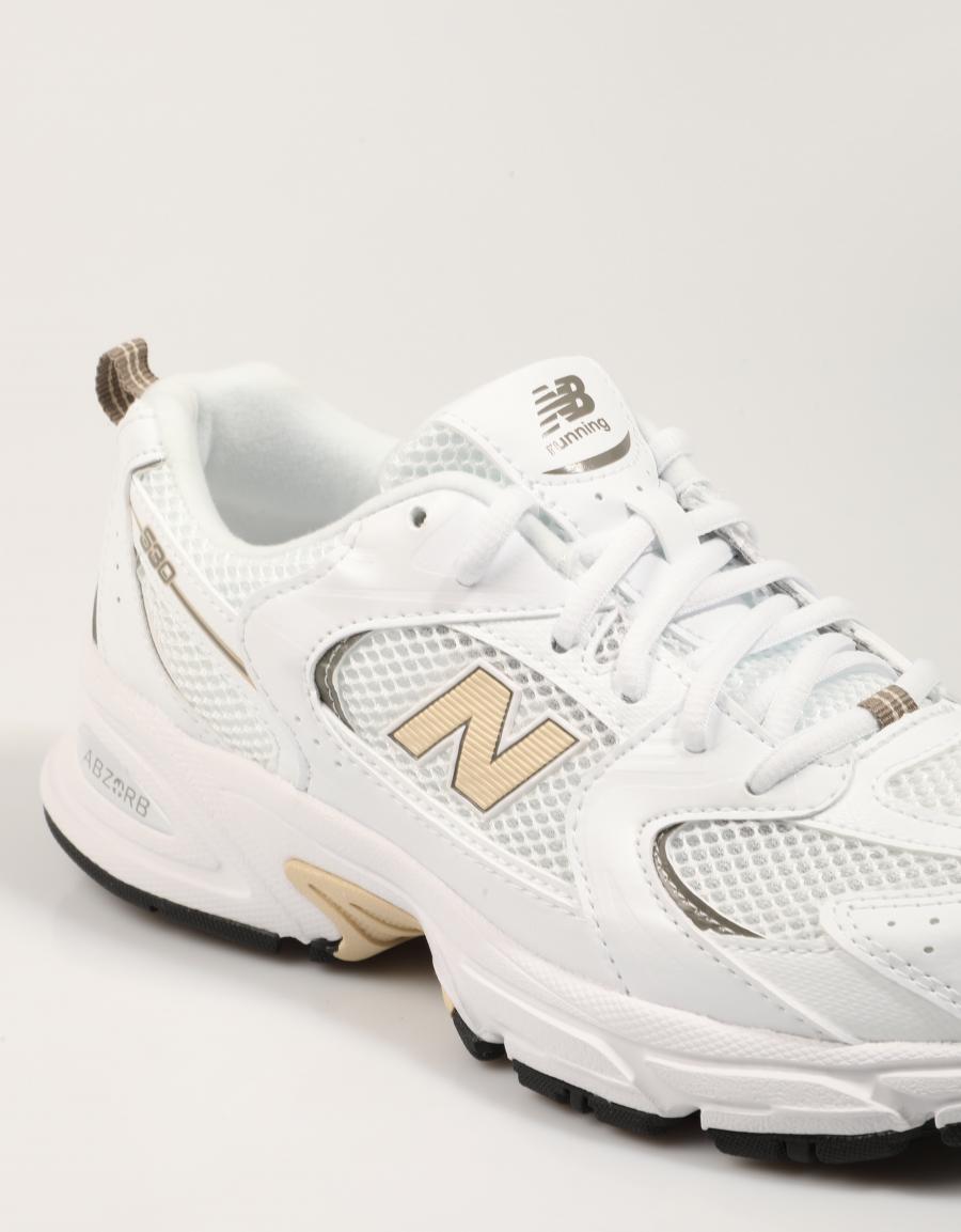 ZAPATILLAS NEW BALANCE GR530 en color Blanco