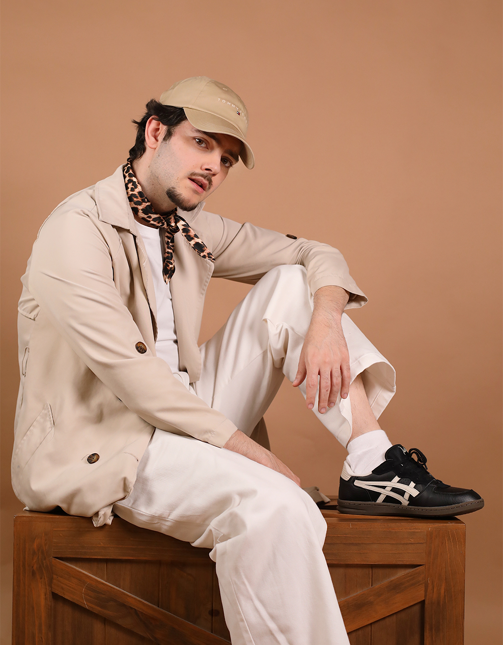 Asics Skyhand and 870911