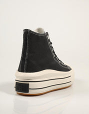 Turnschuhe CONVERSE Chuck Taylor All Star bewegen sich in Schwarz