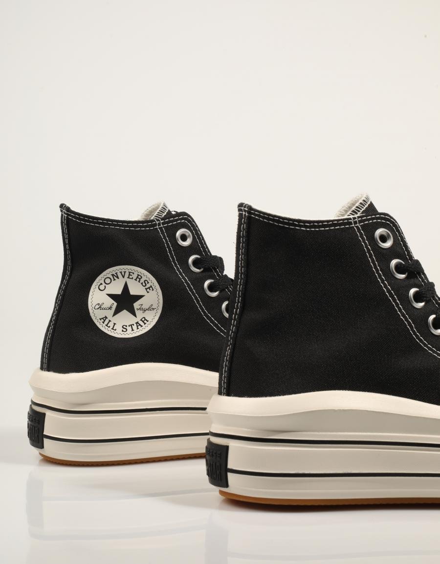 Turnschuhe CONVERSE Chuck Taylor All Star bewegen sich in Schwarz