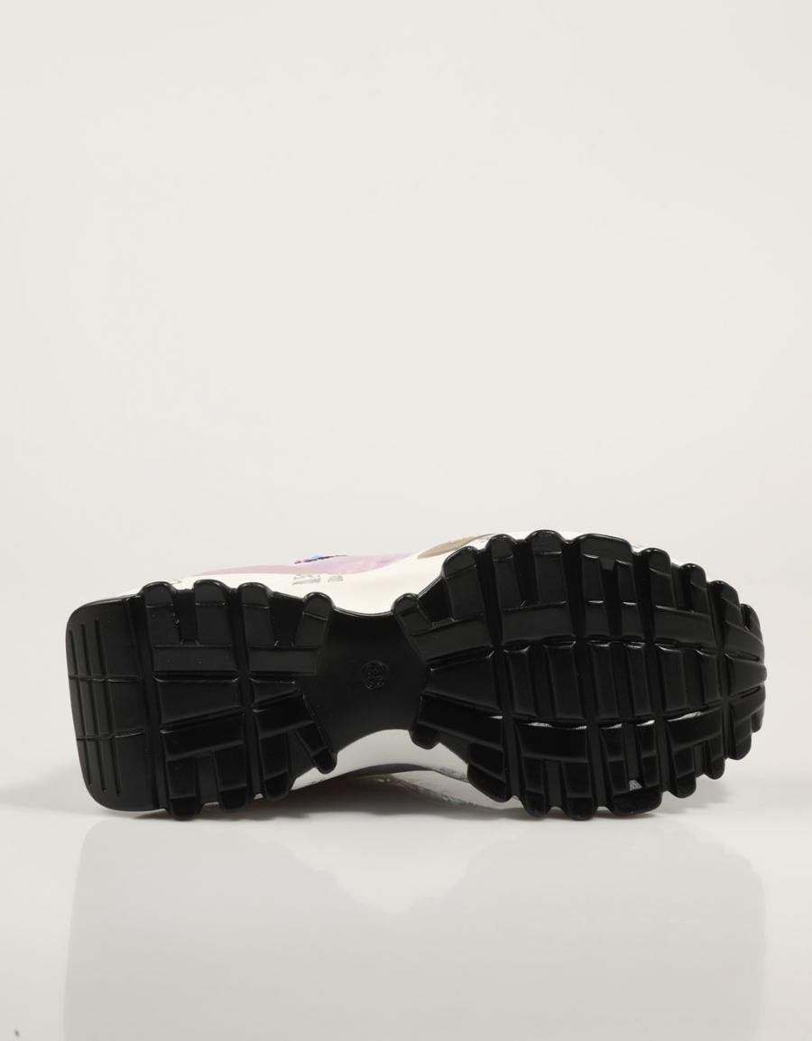 EXE D190608 13 chaussures en couleur multicolore