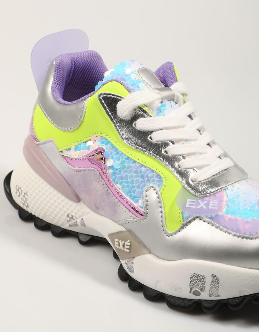 EXE D190608 13 chaussures en couleur multicolore