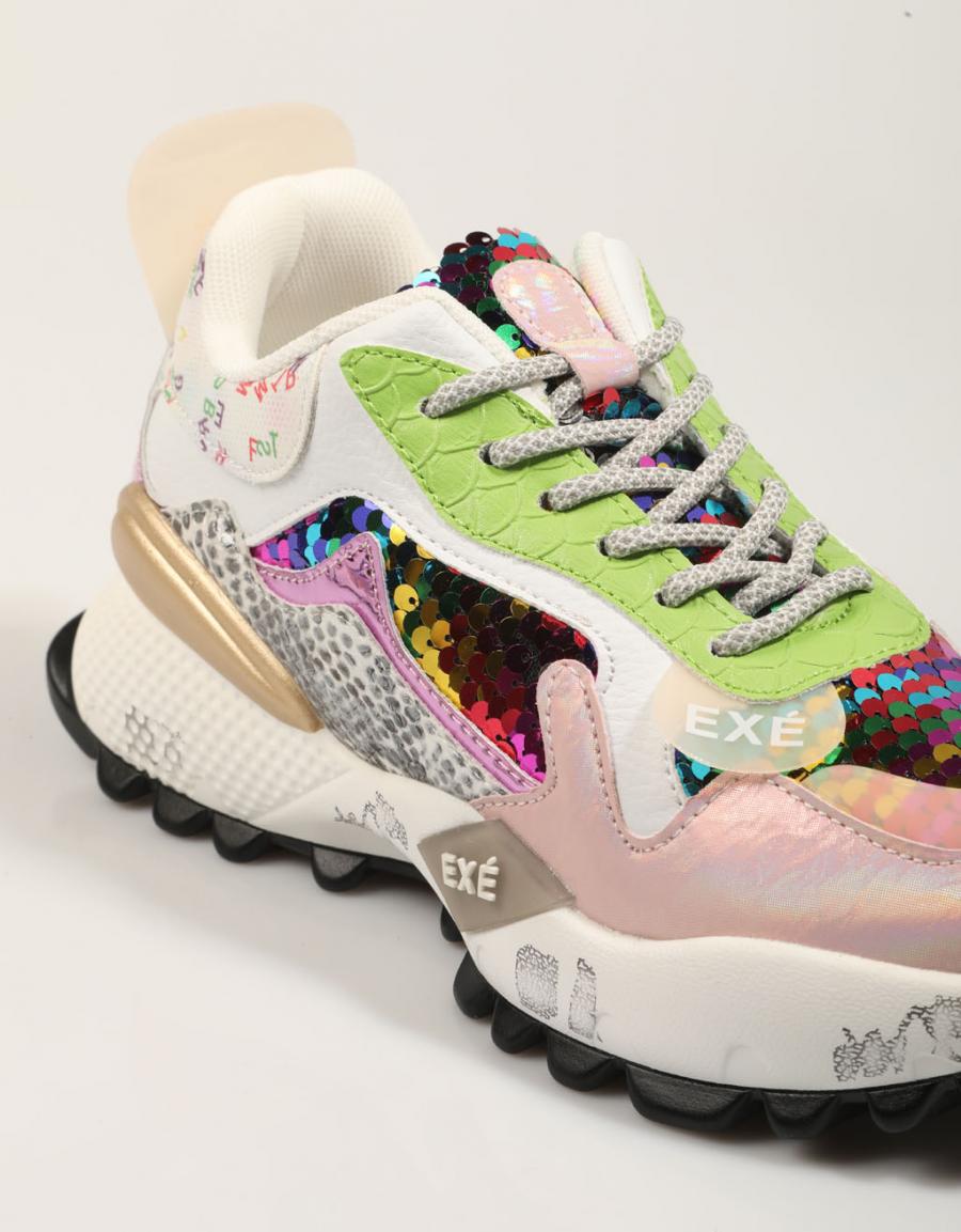 EXE D190608 13 sapatos em cor multicolorida