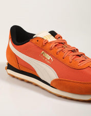 ZAPATILLAS PUMA EASY RIDER en color Naranja