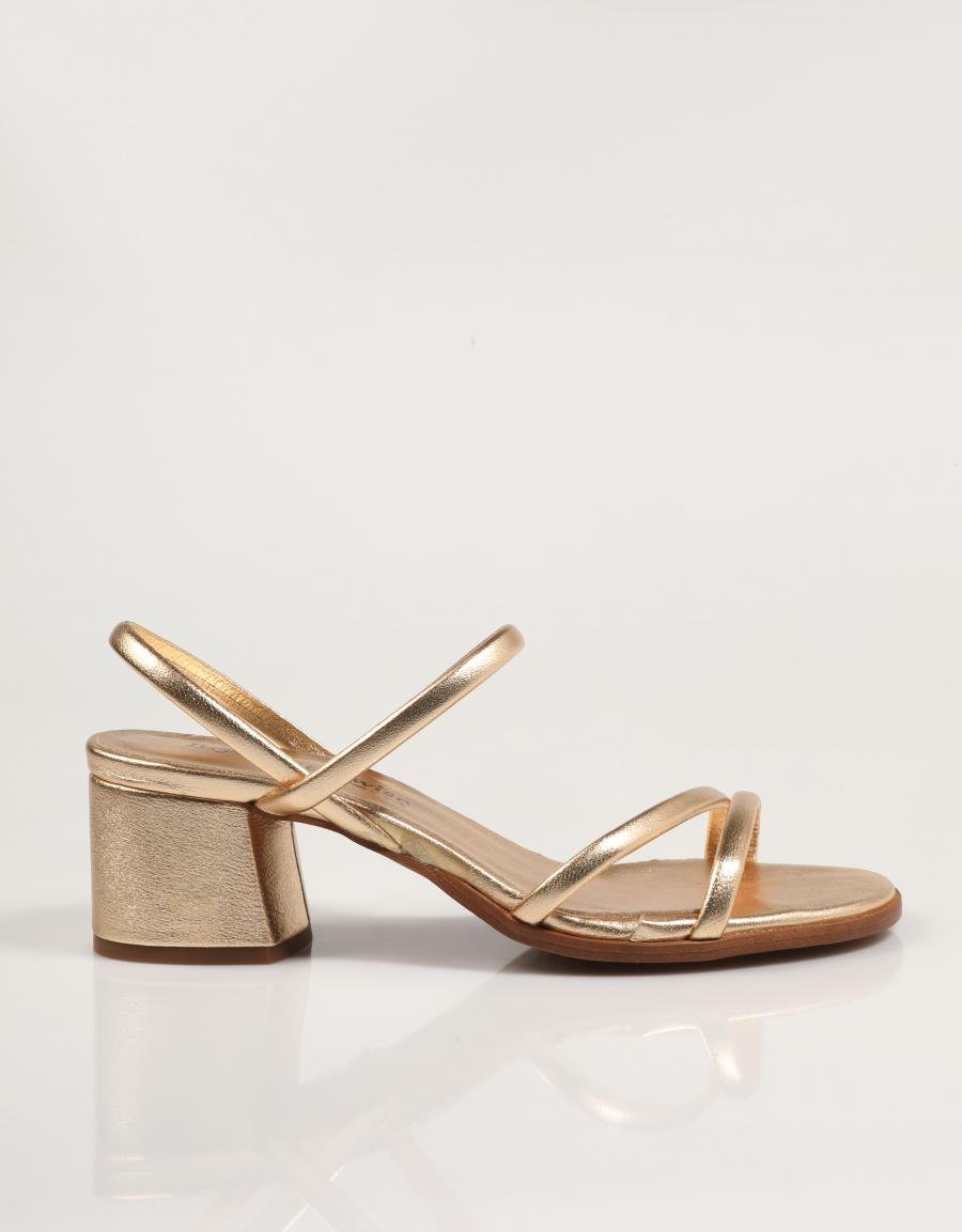 SANDALIAS BRYAN 2614 en color Oro