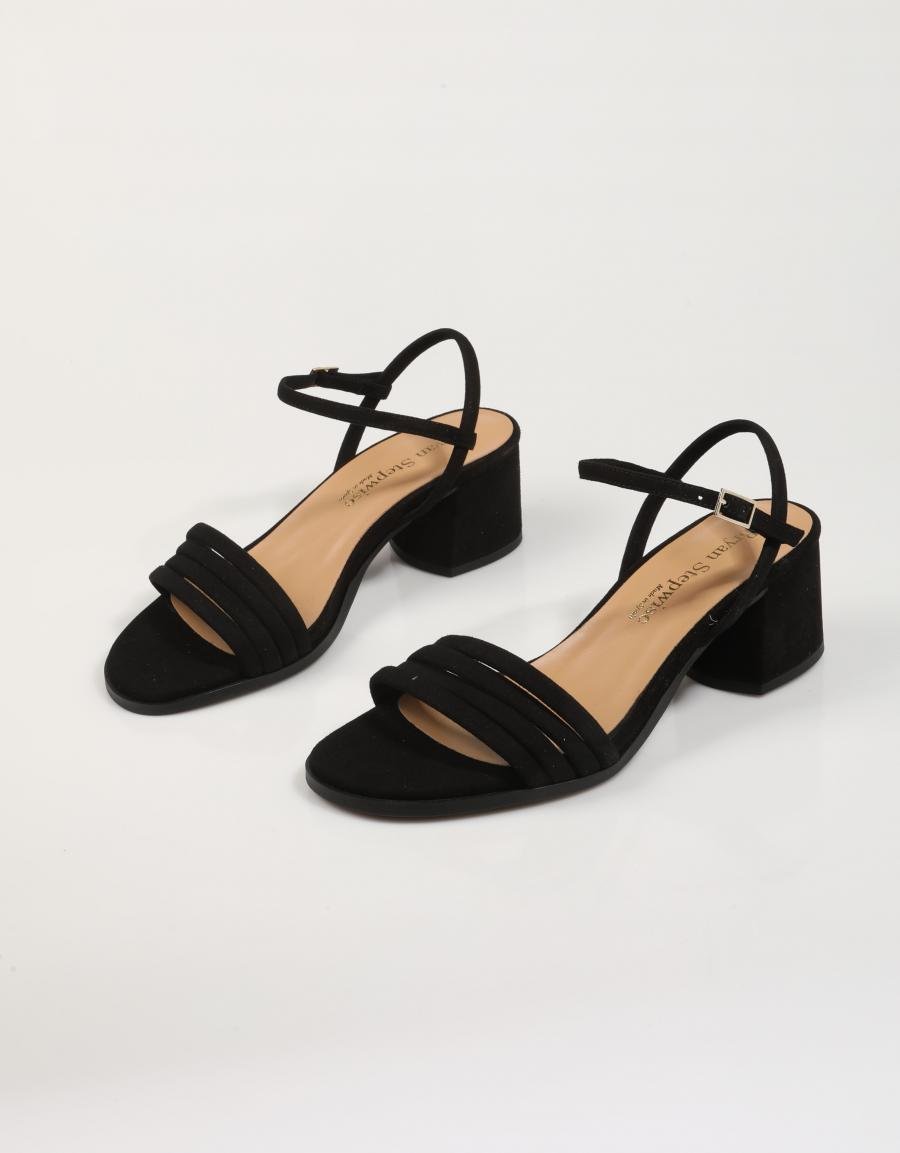 SANDALIAS BRYAN 2612 en color Negro