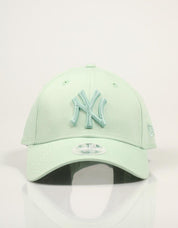 GORRA NEW ERA FEMALE LEAGUE 9FORTY en color Verde