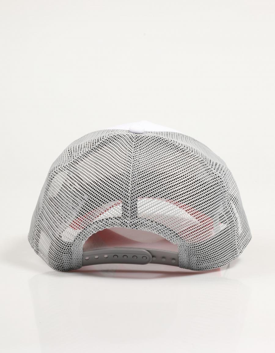 A new sommer trucker new er in white