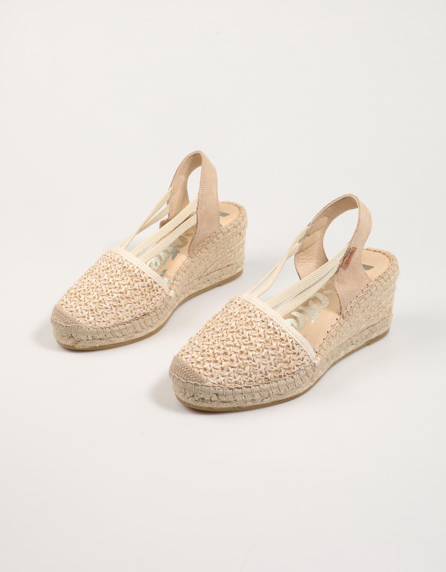 SANDALIAS VIDORRETA 18400 en color Beige