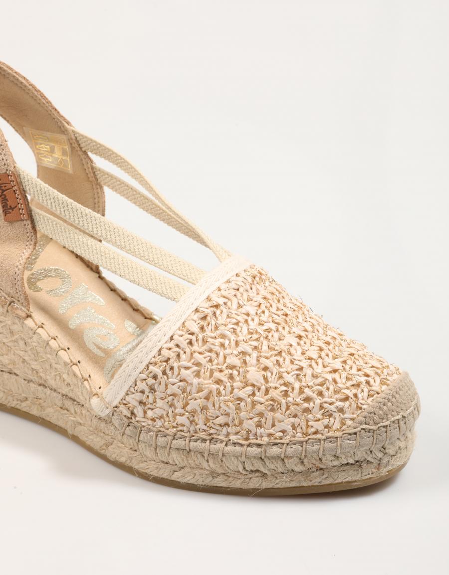 SANDALIAS VIDORRETA 18400 en color Beige