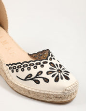 SANDALIAS ALHAMAS 03925 LO5C en color Blanco