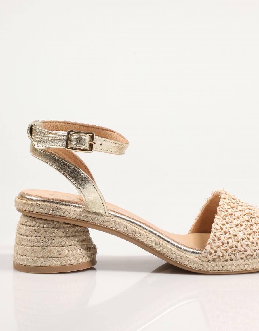 SANDALIAS GAIMO EVONY en color Oro