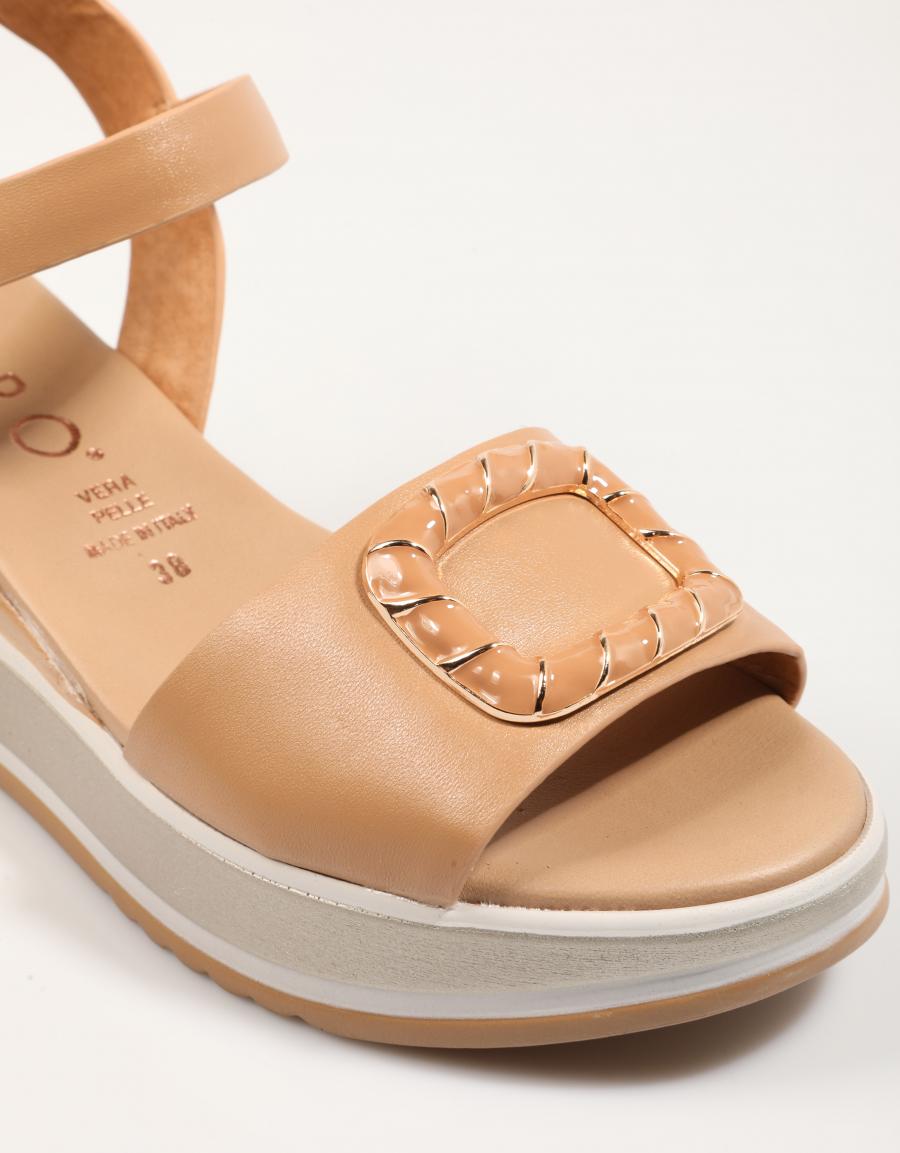 SANDALIAS LA REPO 19236 en color Cuero