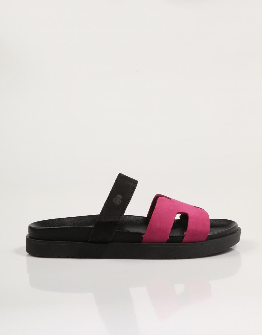 SANDALIAS YOKONO MORENA 125 en color Fuxia