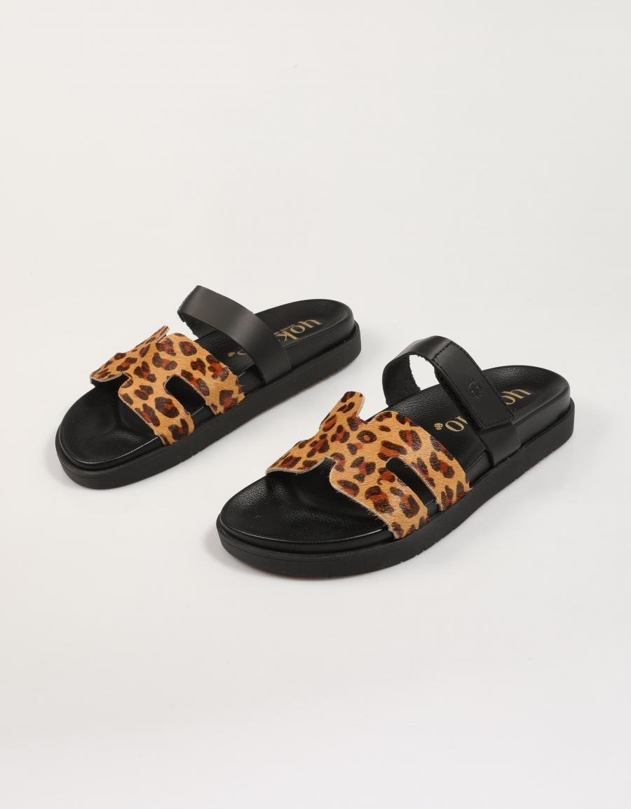 SANDALIAS YOKONO MORENA 125 en color Marron