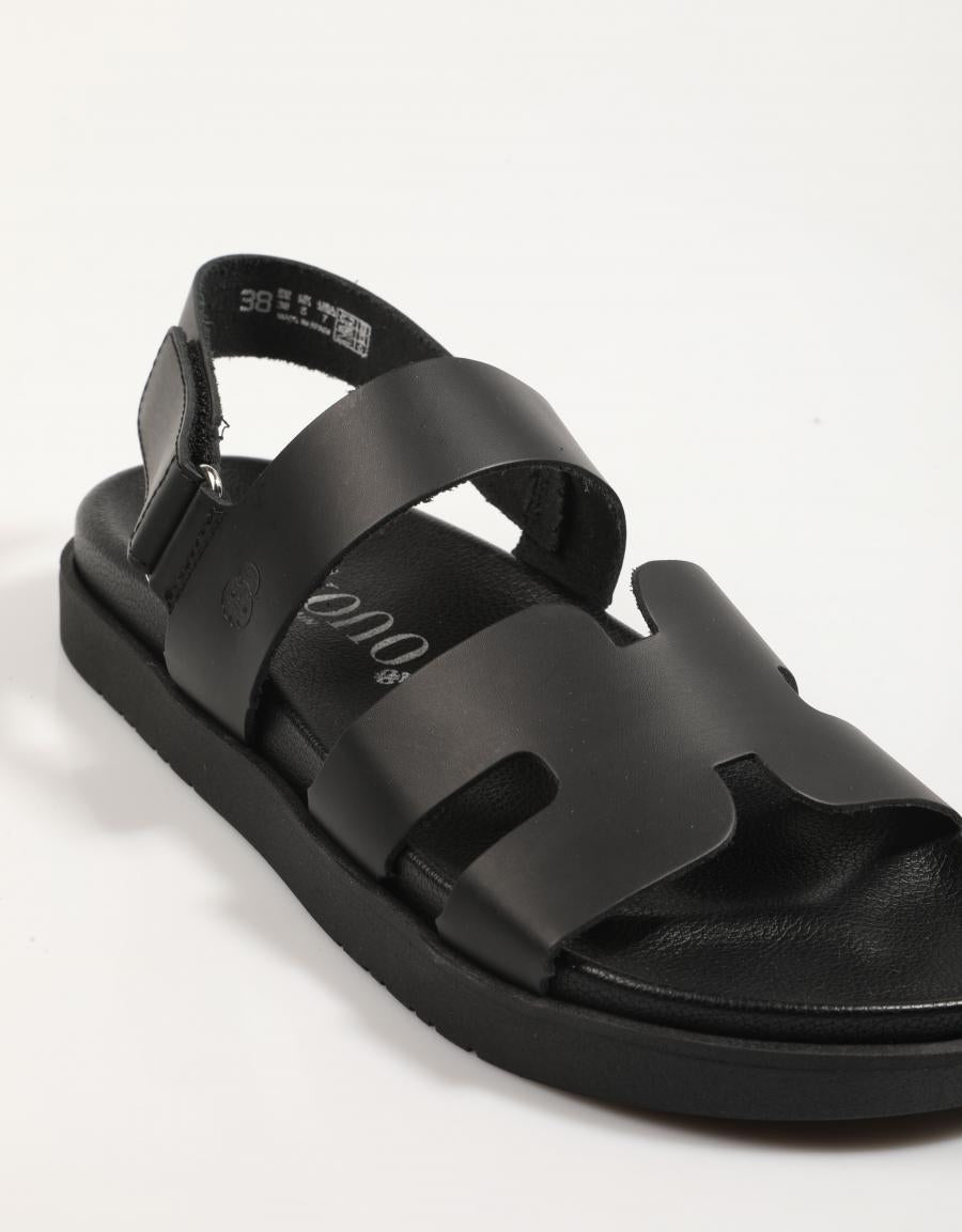 SANDALIAS YOKONO MORENA 257 en color Negro