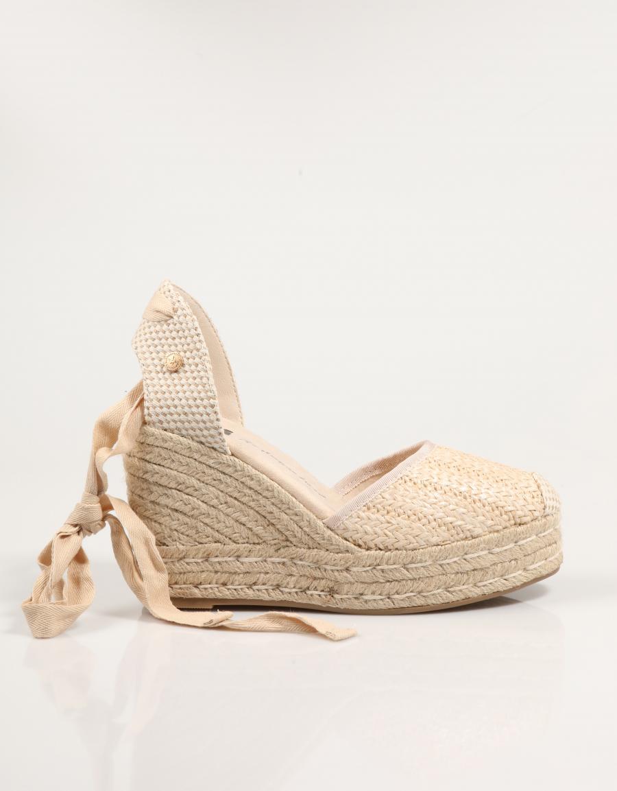 SANDALIAS XTI 143951 en color Beige