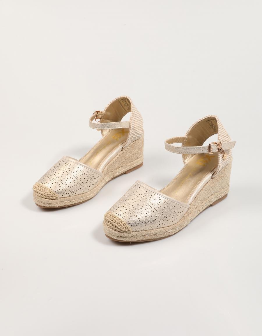 Sandalen XTI 143843 in goldener Farbe