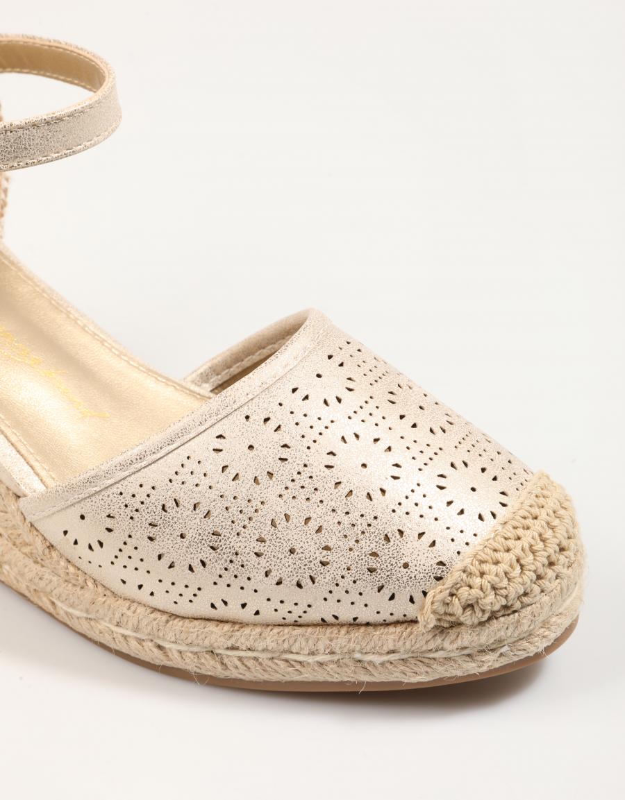 Sandales XTI 143843 en couleur dorée