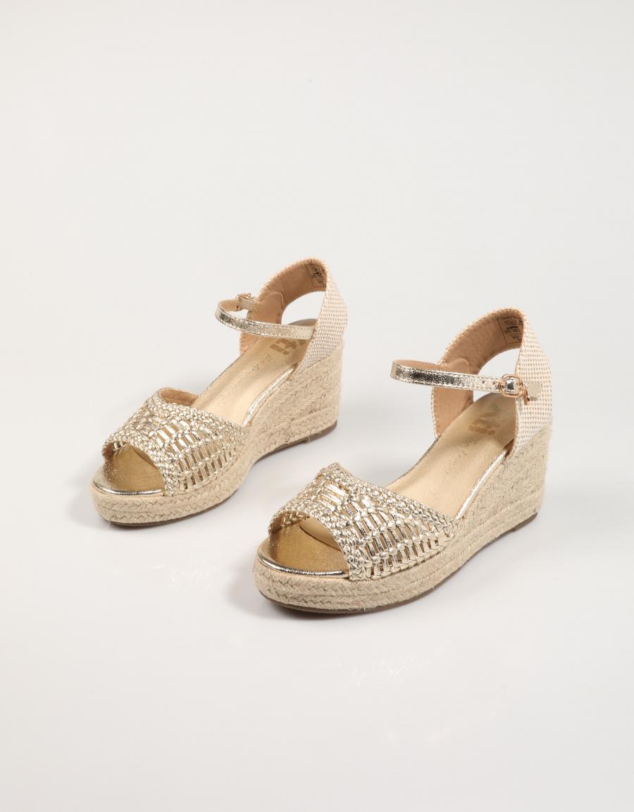 Sandalen XTI 143975 in goldener Farbe